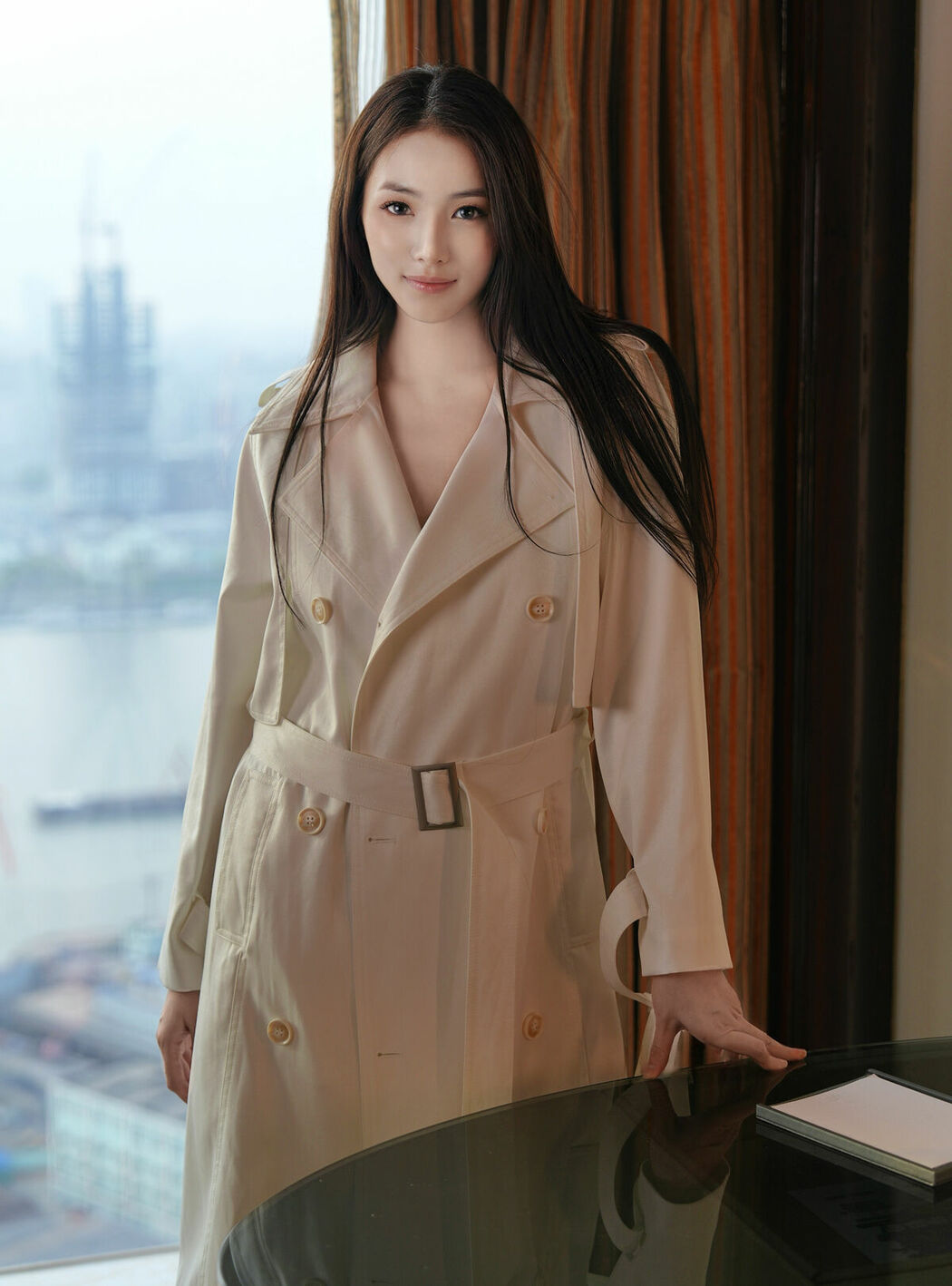 XiuRen秀人网 Uncensored Ya Xuan ELVA 娅轩ELVA – R18 秀人网模特 风衣下的红色诱惑 (89P)