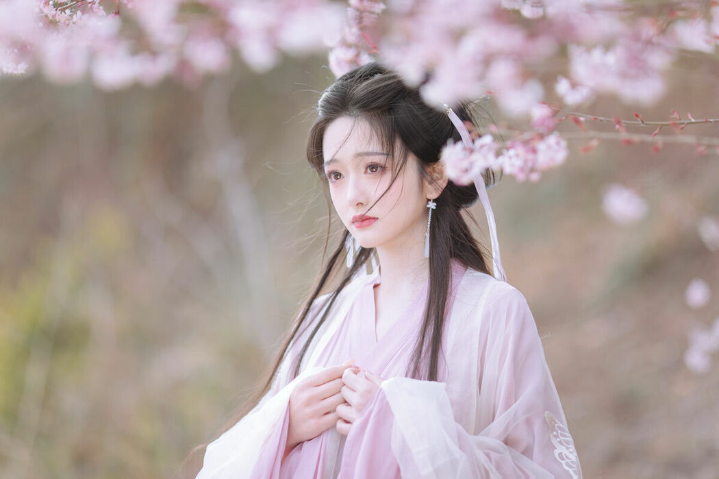 YiTuYu艺图语 Vol.8754 Chi Yan Zai Zhe Li (15P)