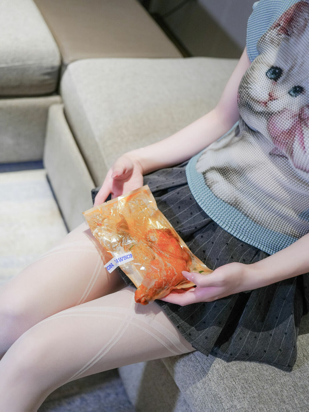 XiuRen秀人网 Uncensored Zhi Zhi 汁汁 – R18 秀人网模特 爱吃鸡腿的姑娘 Part02 (46P)