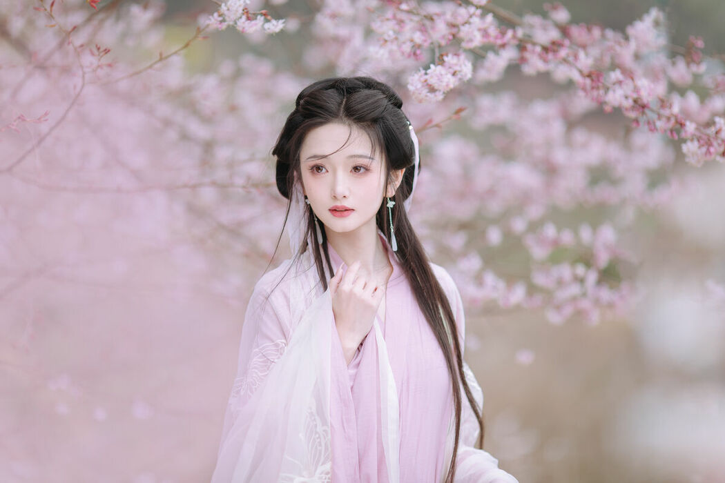 YiTuYu艺图语 Vol.8754 Chi Yan Zai Zhe Li (15P)