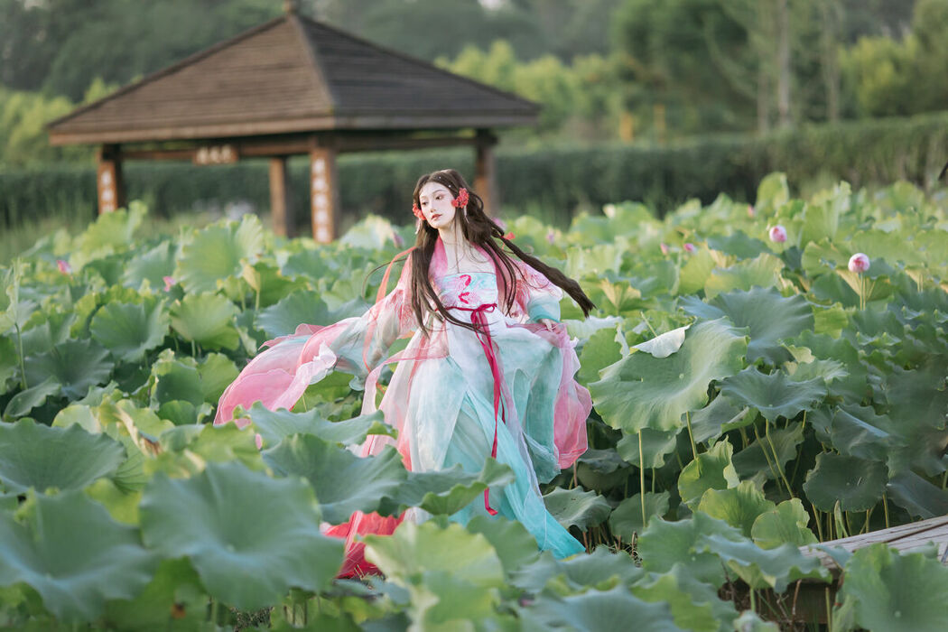 YiTuYu艺图语 Vol.8746 Dong Chu Liu (19P)