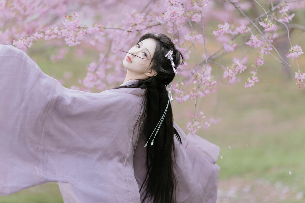 YiTuYu艺图语 Vol.8793 Qi Luo Sheng De Xiao Su Su (19P)