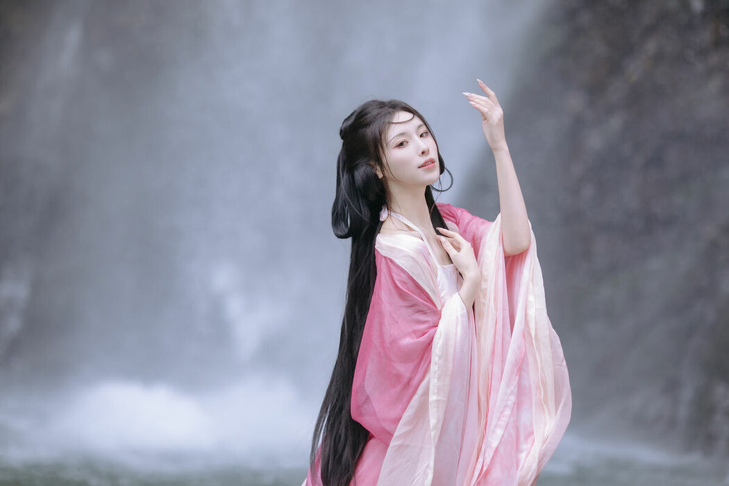 YiTuYu艺图语 Vol.8765 Yi Xiao Zhi Zhi Zhi Zhi (19P)