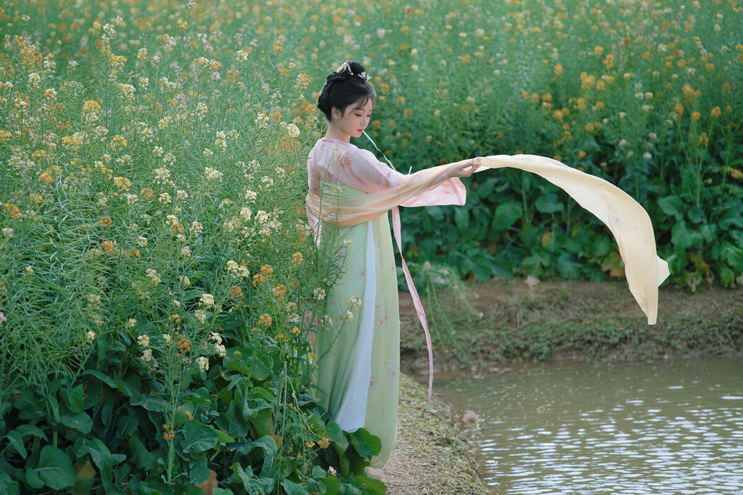 YiTuYu艺图语 Vol.8767 Xuan Wo Ming Zi (48P)