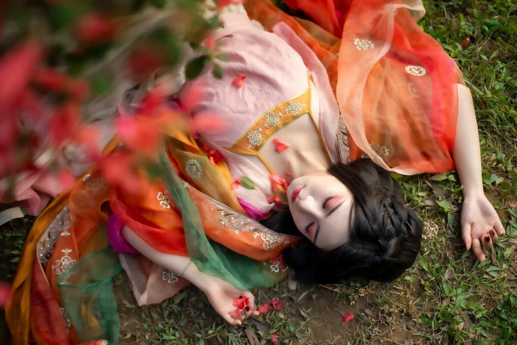 YiTuYu艺图语 Vol.8770 Ling Ji Chu De Mi Tuan (26P)