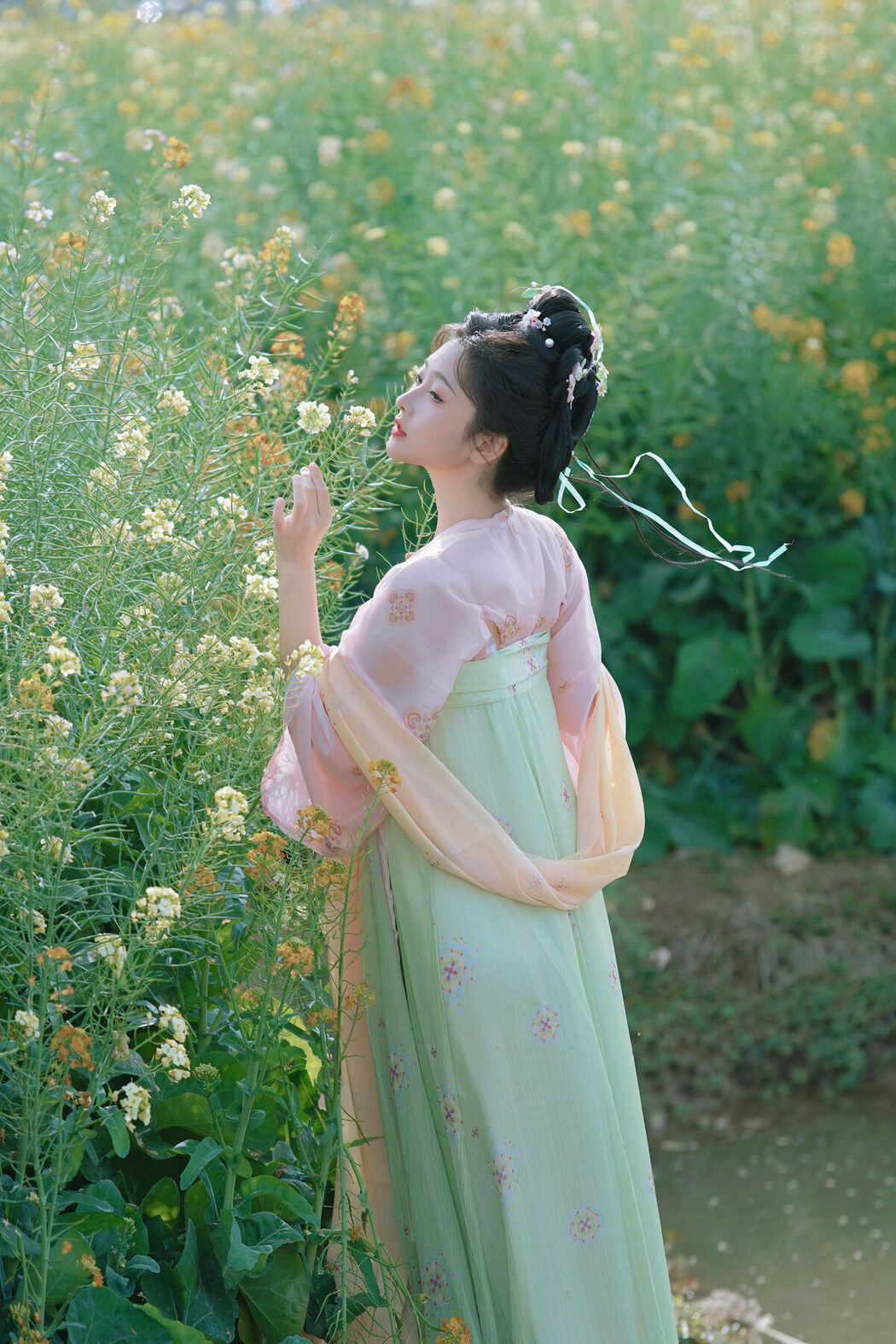 YiTuYu艺图语 Vol.8767 Xuan Wo Ming Zi (48P)