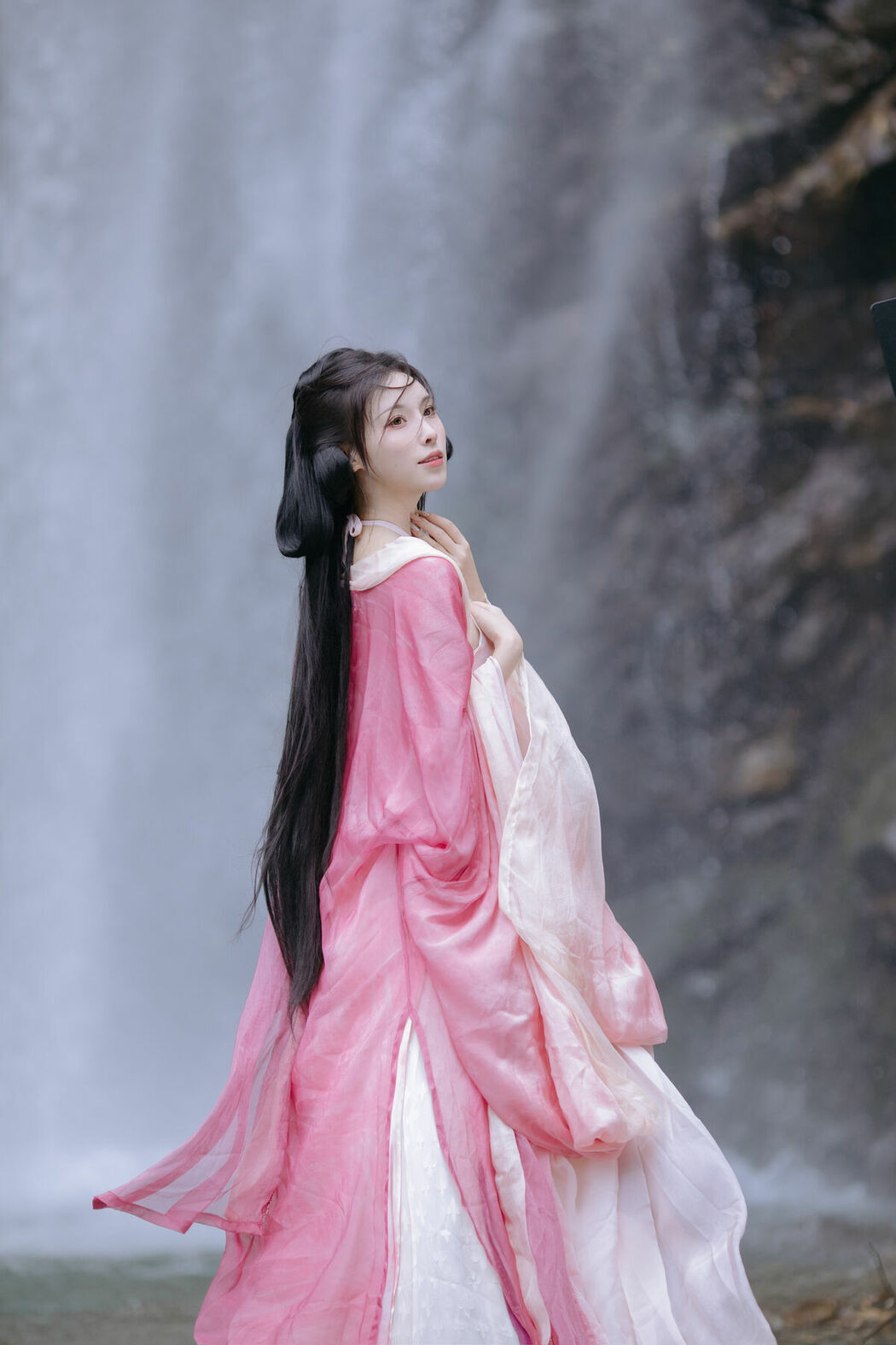 YiTuYu艺图语 Vol.8765 Yi Xiao Zhi Zhi Zhi Zhi (19P)