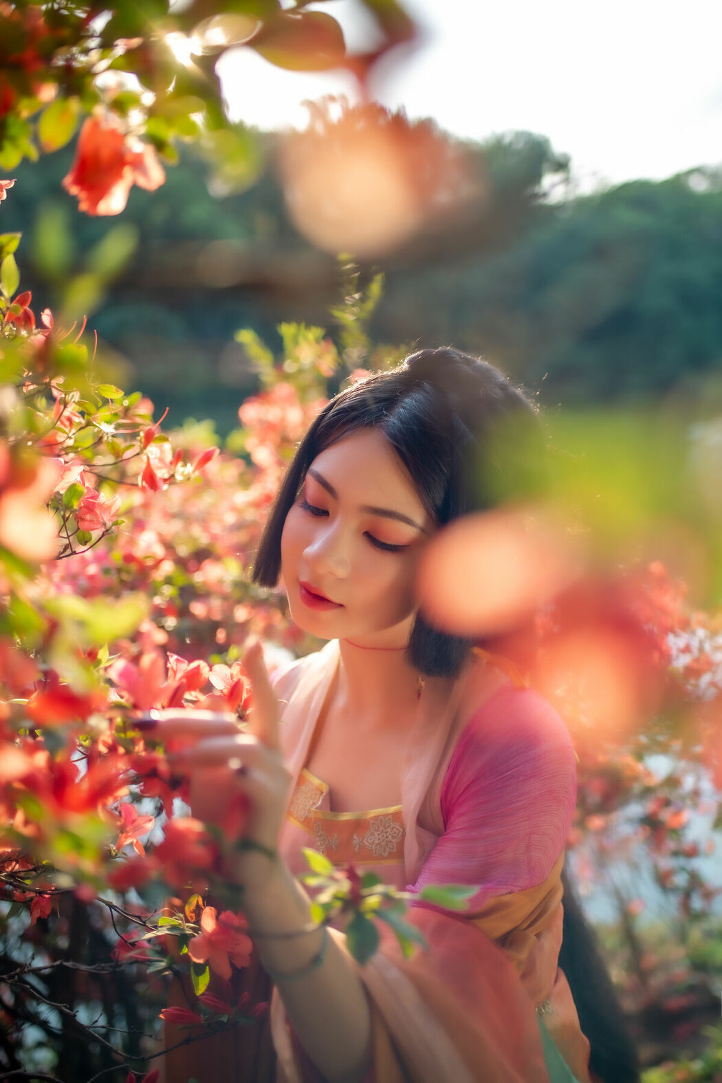 YiTuYu艺图语 Vol.8770 Ling Ji Chu De Mi Tuan (26P)