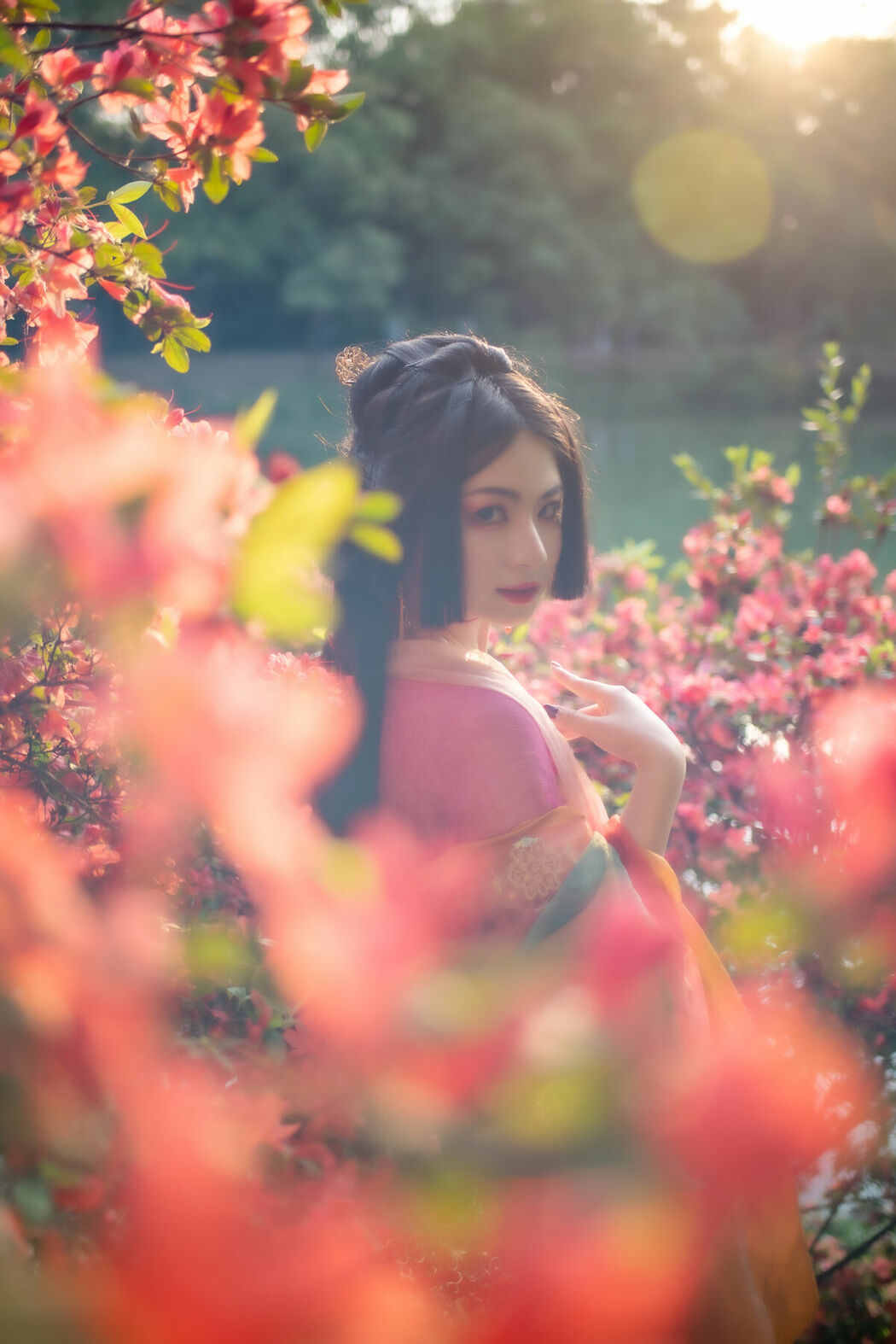 YiTuYu艺图语 Vol.8770 Ling Ji Chu De Mi Tuan (26P)