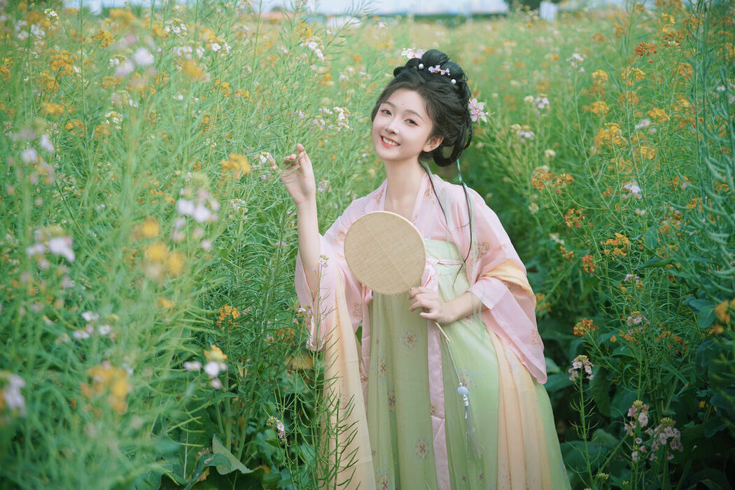 YiTuYu艺图语 Vol.8767 Xuan Wo Ming Zi (48P)