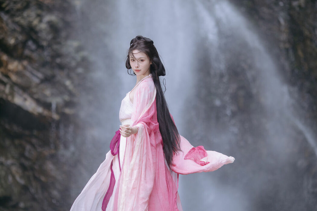 YiTuYu艺图语 Vol.8765 Yi Xiao Zhi Zhi Zhi Zhi (19P)