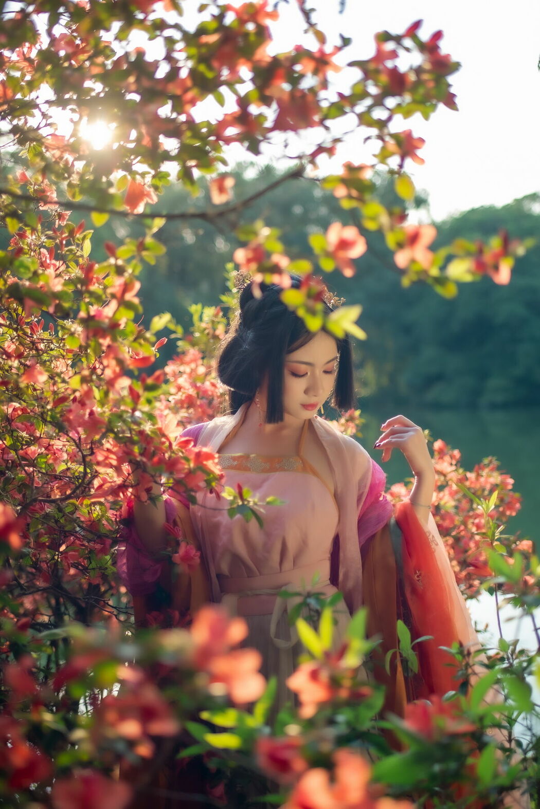 YiTuYu艺图语 Vol.8770 Ling Ji Chu De Mi Tuan (26P)