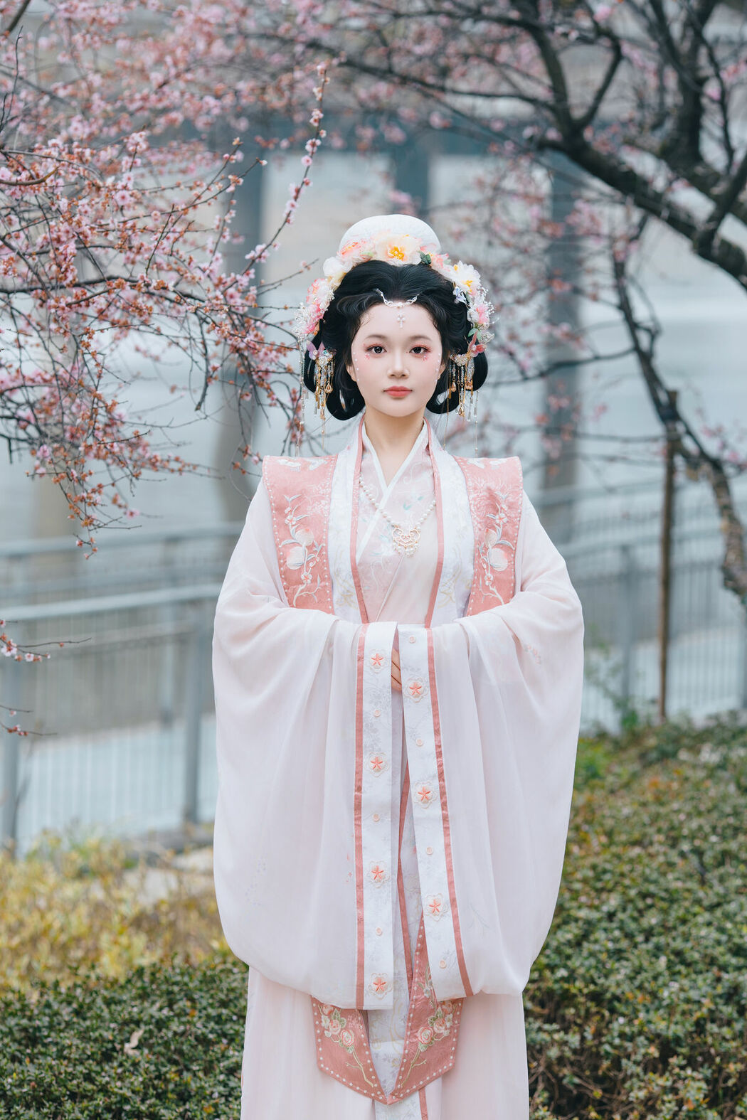 YiTuYu艺图语 Vol.8761 Jiao Tang Ma Qi Duo (16P)