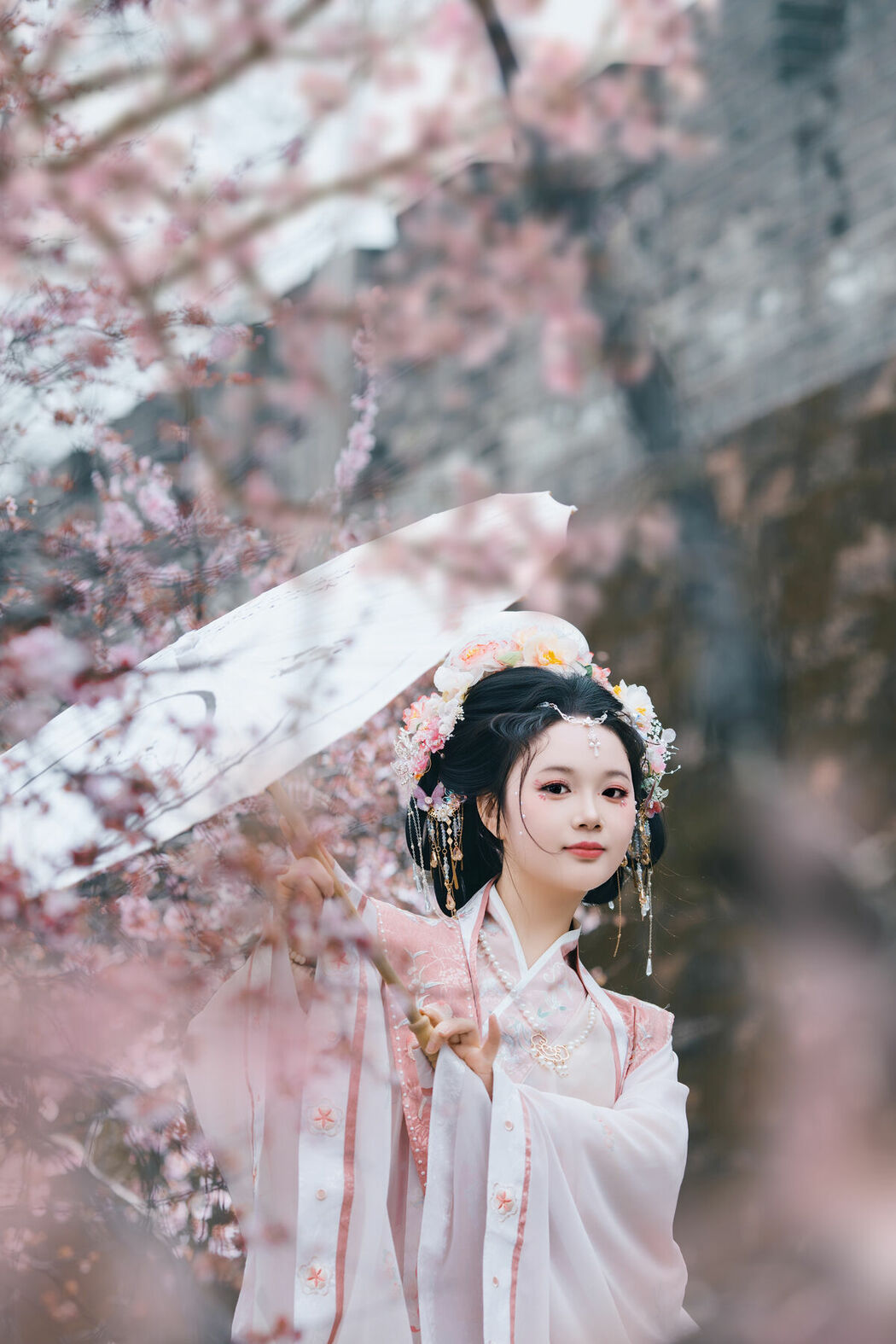 YiTuYu艺图语 Vol.8761 Jiao Tang Ma Qi Duo (16P)