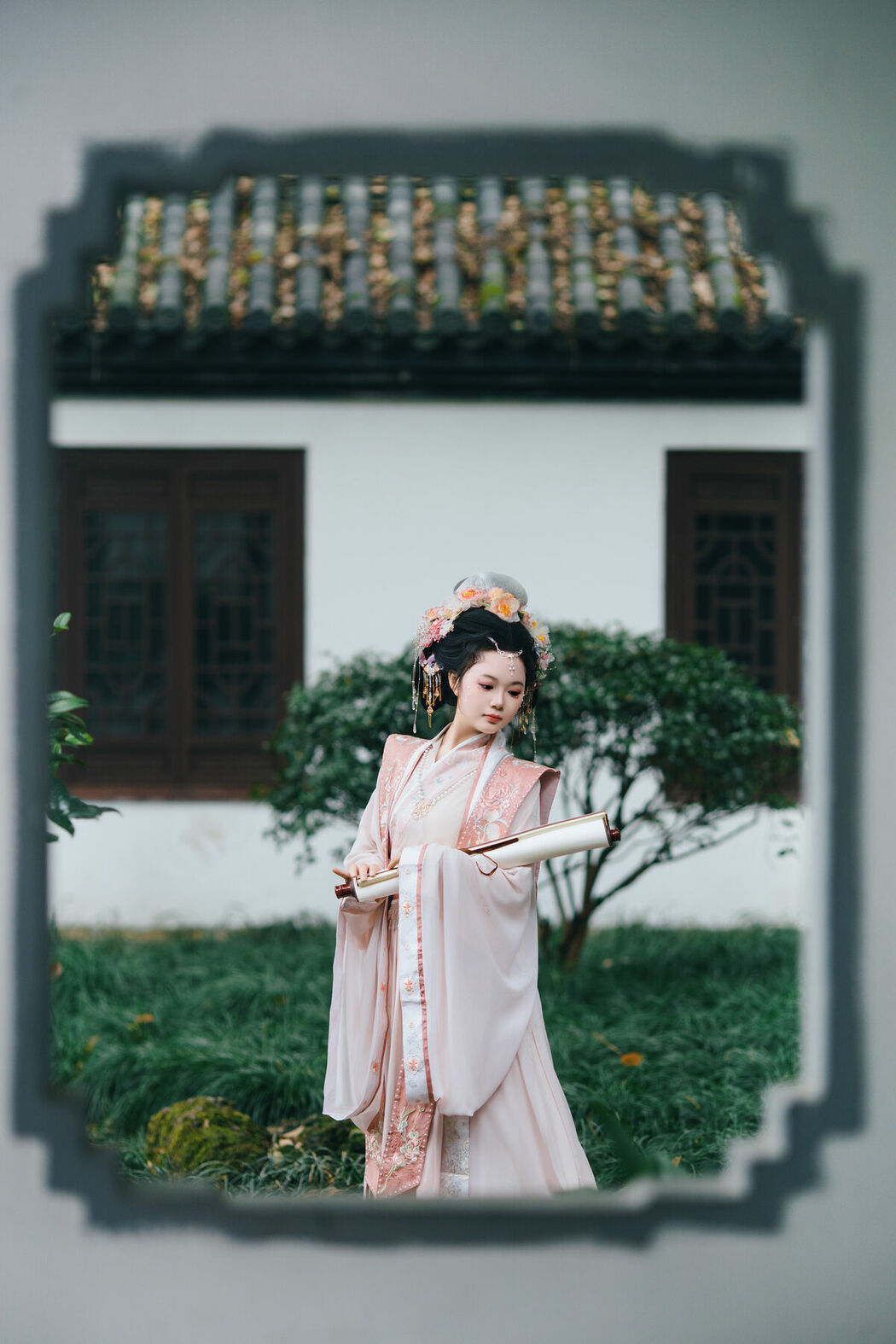 YiTuYu艺图语 Vol.8761 Jiao Tang Ma Qi Duo (16P)