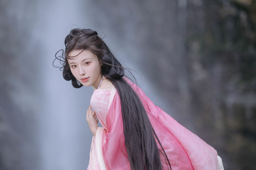 YiTuYu艺图语 Vol.8765 Yi Xiao Zhi Zhi Zhi Zhi (19P)