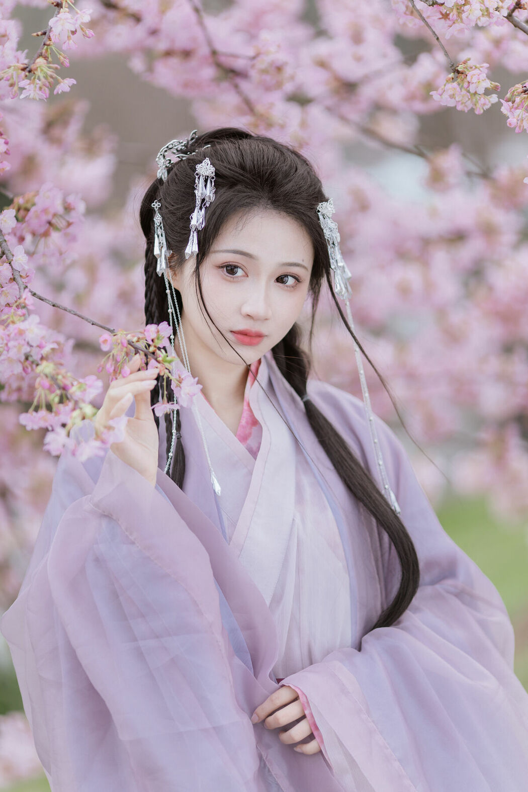 YiTuYu艺图语 Vol.8793 Qi Luo Sheng De Xiao Su Su (19P)