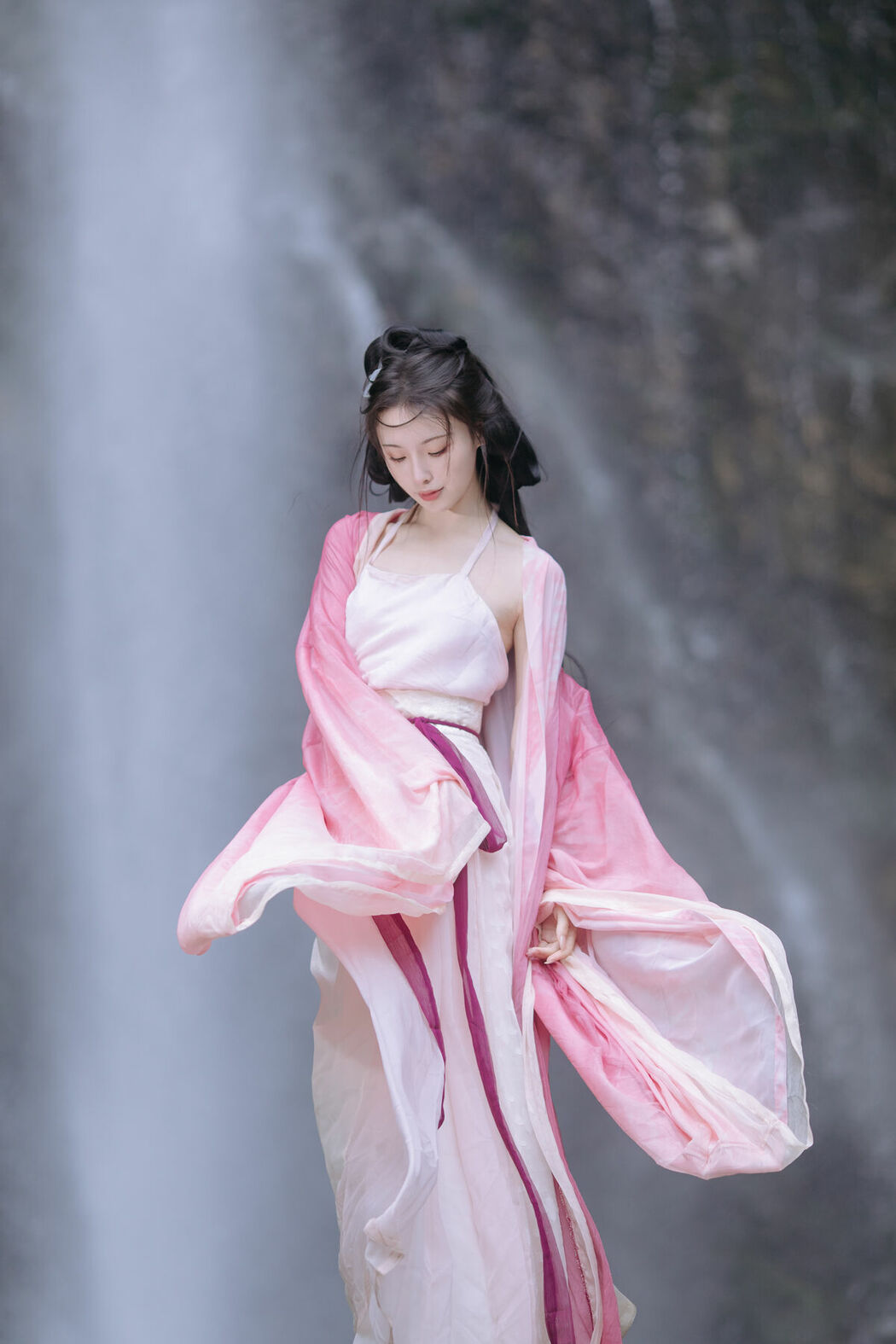 YiTuYu艺图语 Vol.8765 Yi Xiao Zhi Zhi Zhi Zhi (19P)