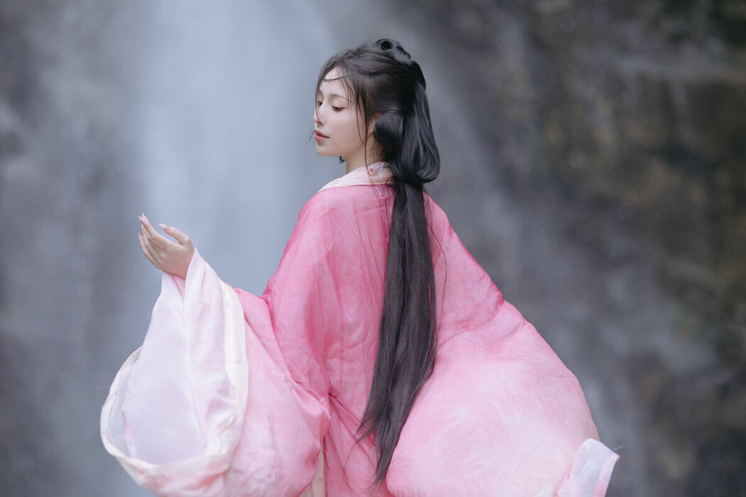 YiTuYu艺图语 Vol.8765 Yi Xiao Zhi Zhi Zhi Zhi (19P)