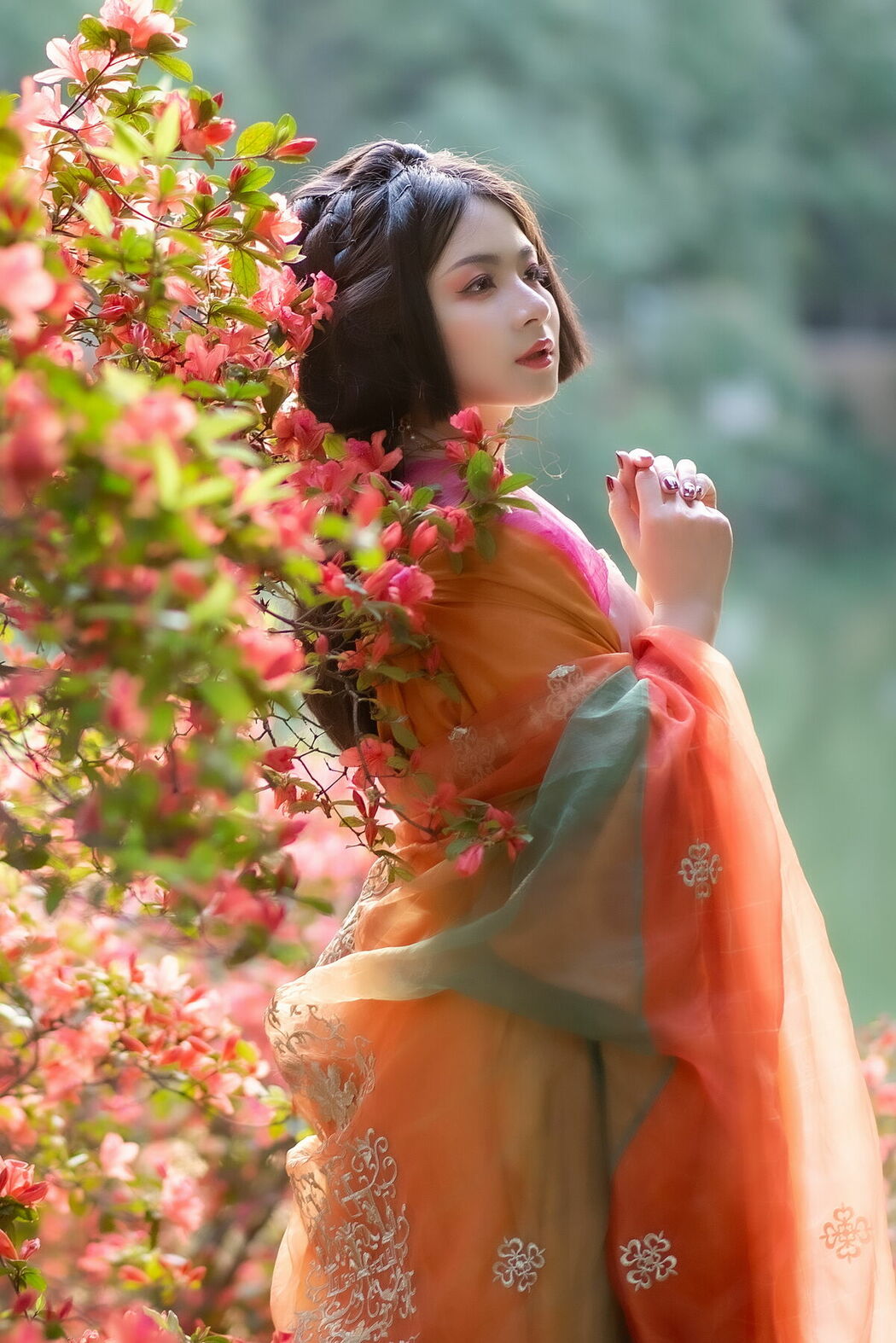 YiTuYu艺图语 Vol.8770 Ling Ji Chu De Mi Tuan (26P)