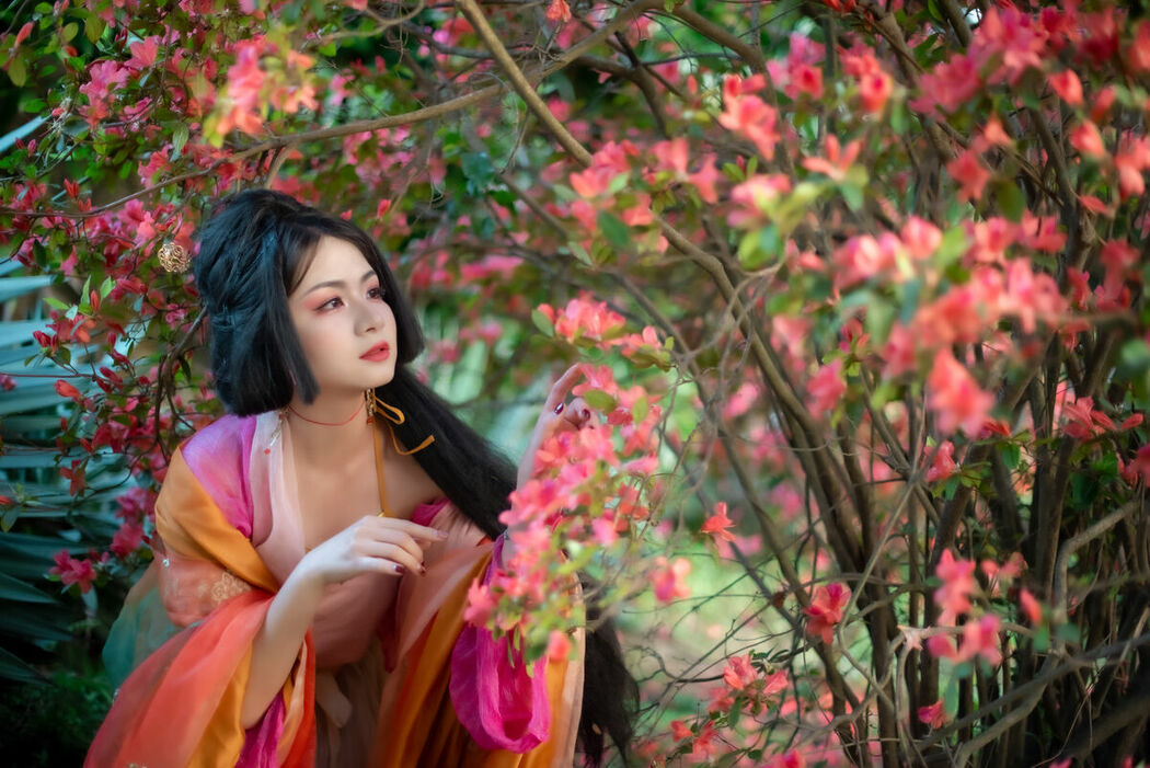 YiTuYu艺图语 Vol.8770 Ling Ji Chu De Mi Tuan (26P)