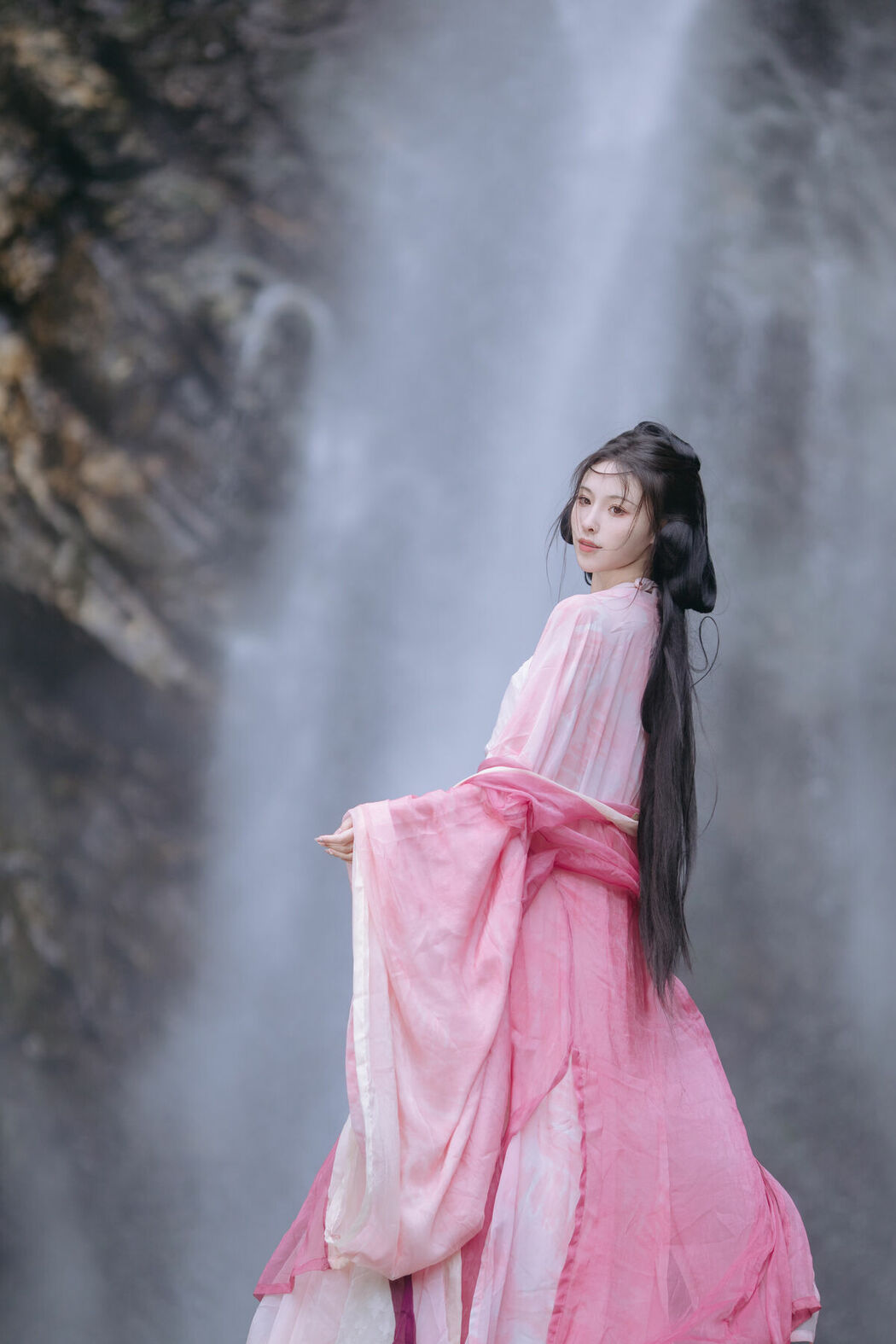 YiTuYu艺图语 Vol.8765 Yi Xiao Zhi Zhi Zhi Zhi (19P)