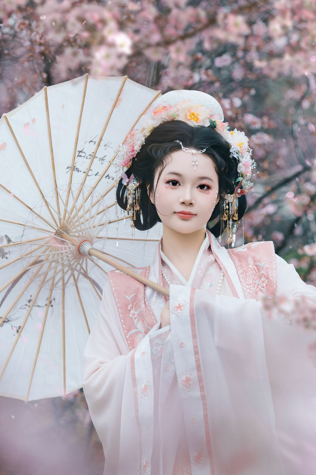 YiTuYu艺图语 Vol.8761 Jiao Tang Ma Qi Duo (16P)