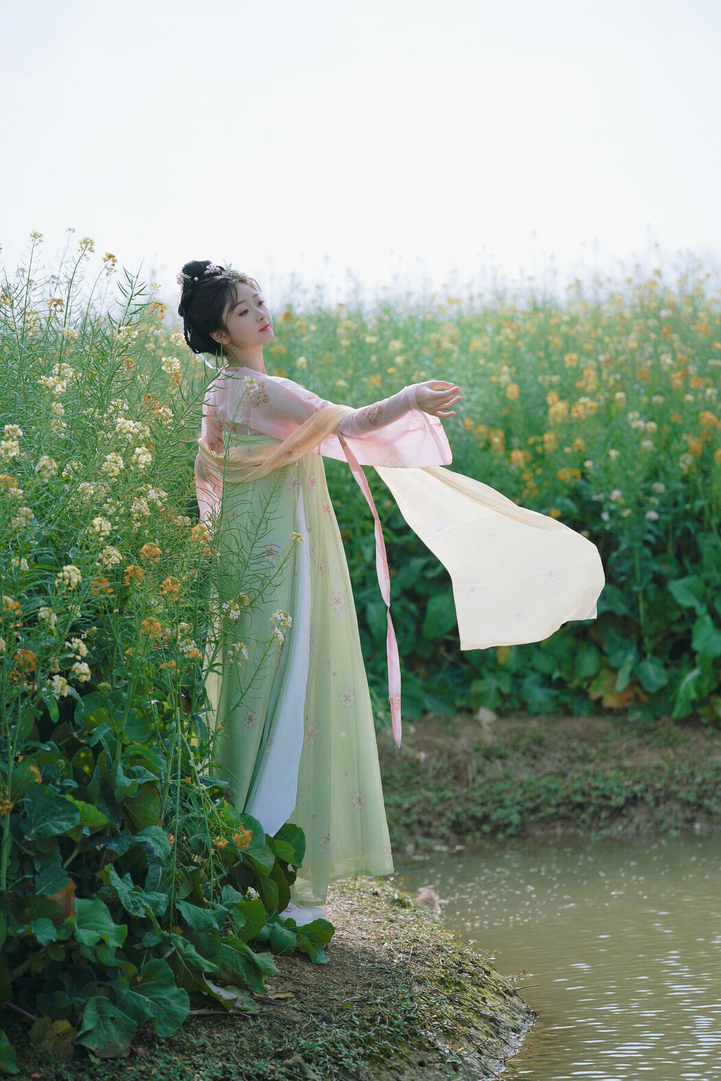 YiTuYu艺图语 Vol.8767 Xuan Wo Ming Zi (48P)