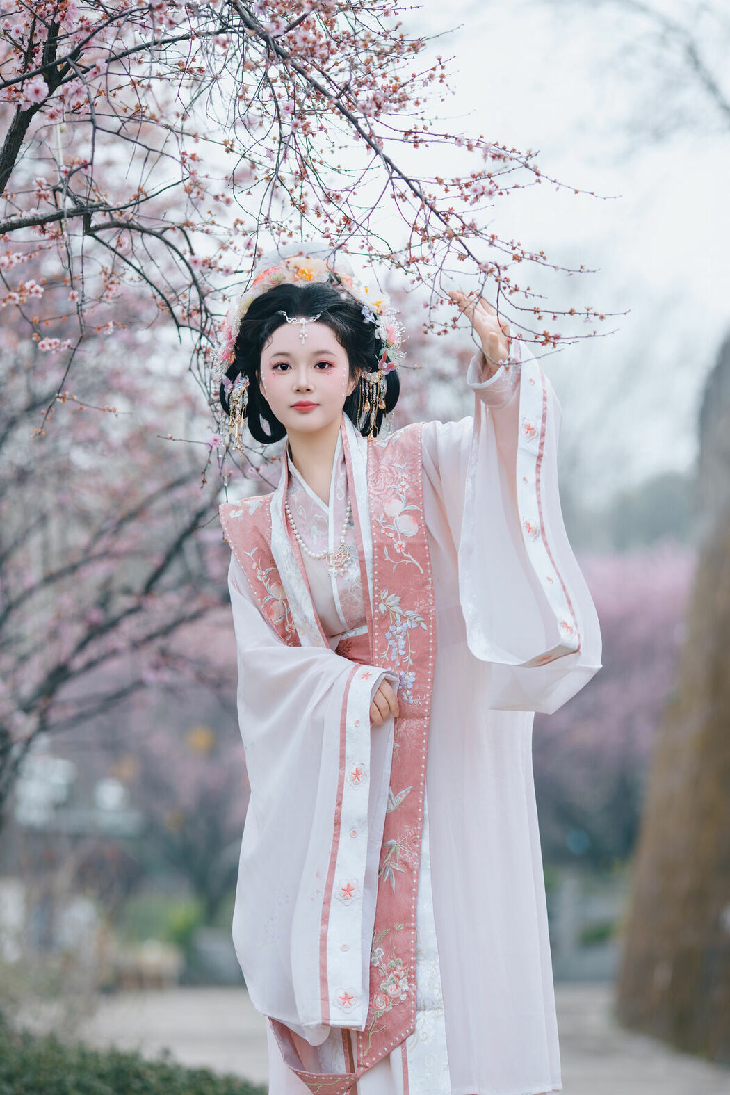 YiTuYu艺图语 Vol.8761 Jiao Tang Ma Qi Duo (16P)