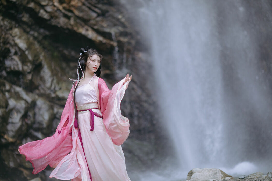 YiTuYu艺图语 Vol.8765 Yi Xiao Zhi Zhi Zhi Zhi (19P)