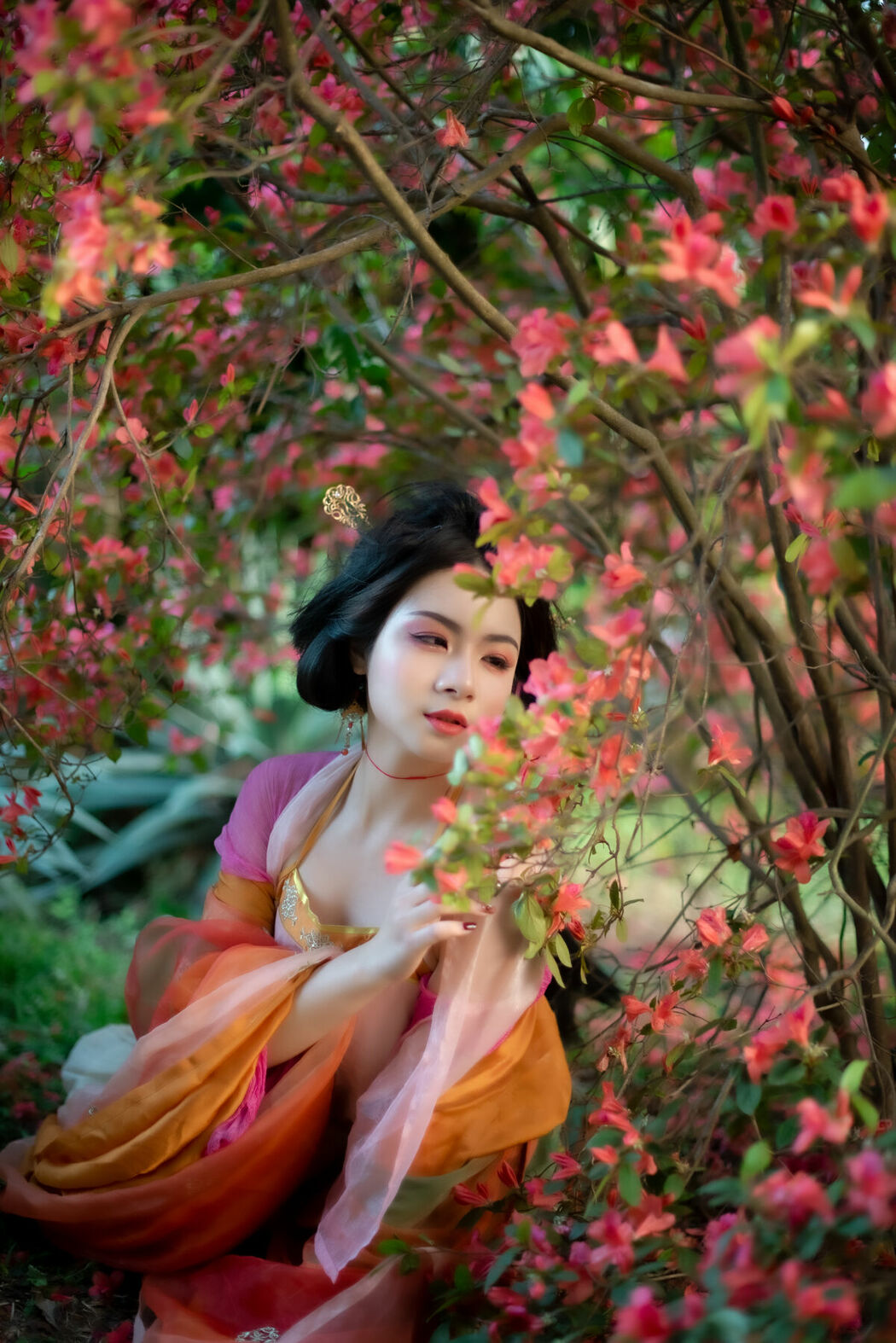 YiTuYu艺图语 Vol.8770 Ling Ji Chu De Mi Tuan (26P)