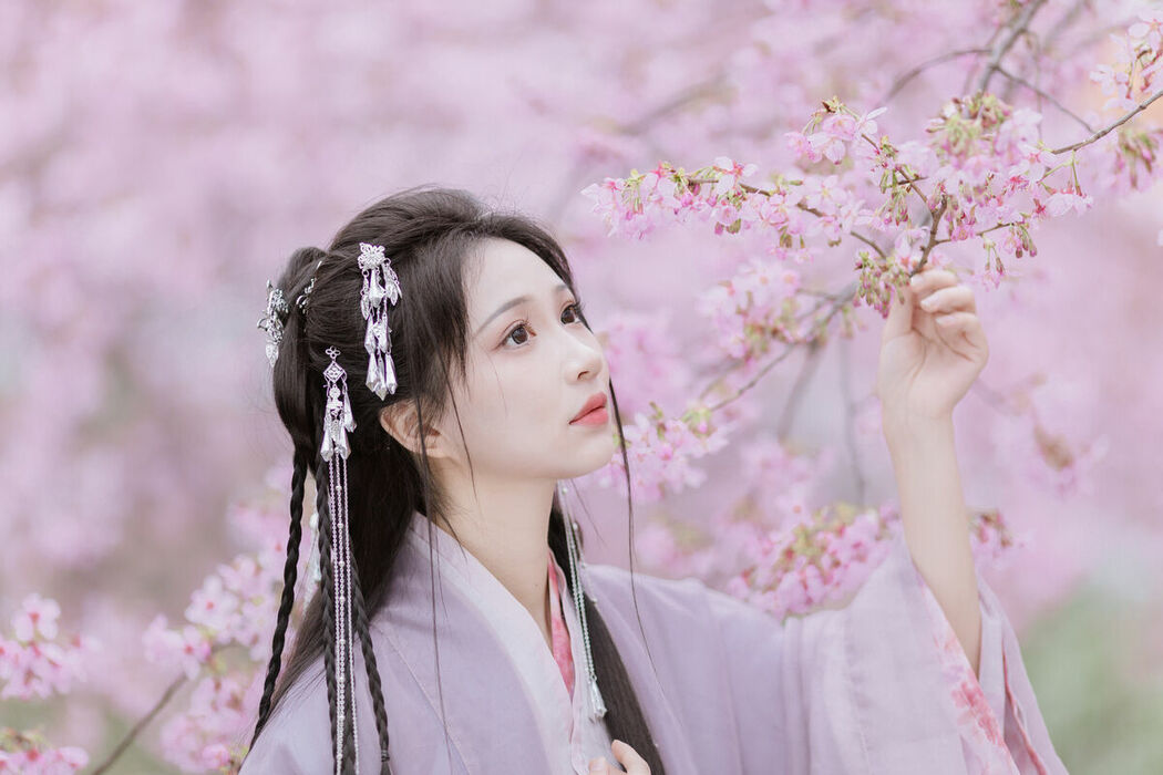 YiTuYu艺图语 Vol.8793 Qi Luo Sheng De Xiao Su Su (19P)