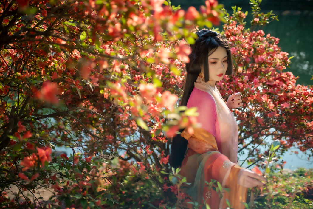 YiTuYu艺图语 Vol.8770 Ling Ji Chu De Mi Tuan (26P)