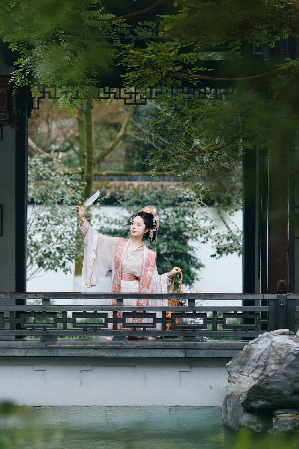 YiTuYu艺图语 Vol.8761 Jiao Tang Ma Qi Duo (16P)