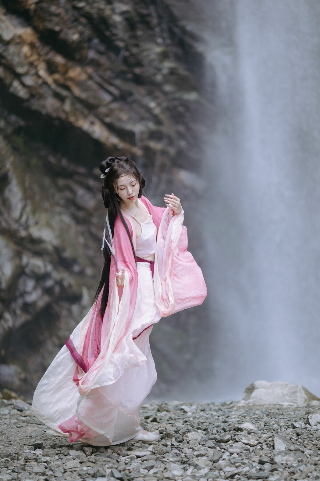 YiTuYu艺图语 Vol.8765 Yi Xiao Zhi Zhi Zhi Zhi (19P)