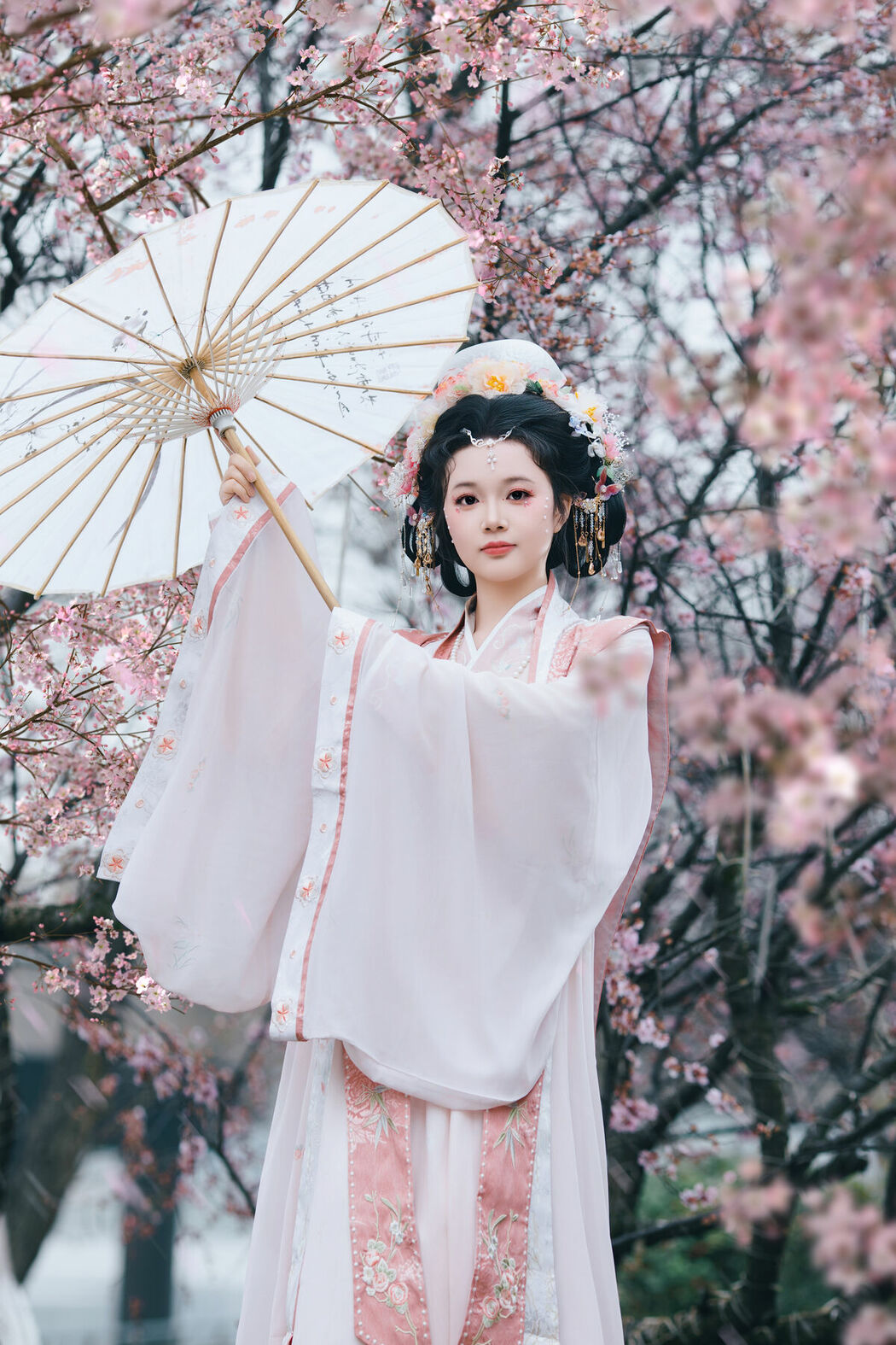 YiTuYu艺图语 Vol.8761 Jiao Tang Ma Qi Duo (16P)