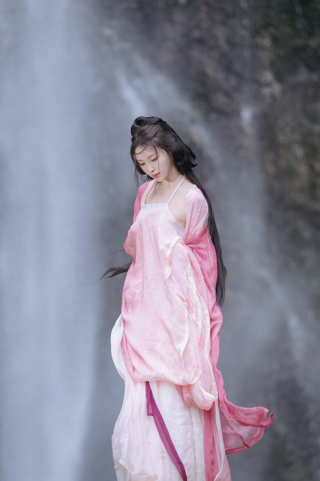 YiTuYu艺图语 Vol.8765 Yi Xiao Zhi Zhi Zhi Zhi (19P)