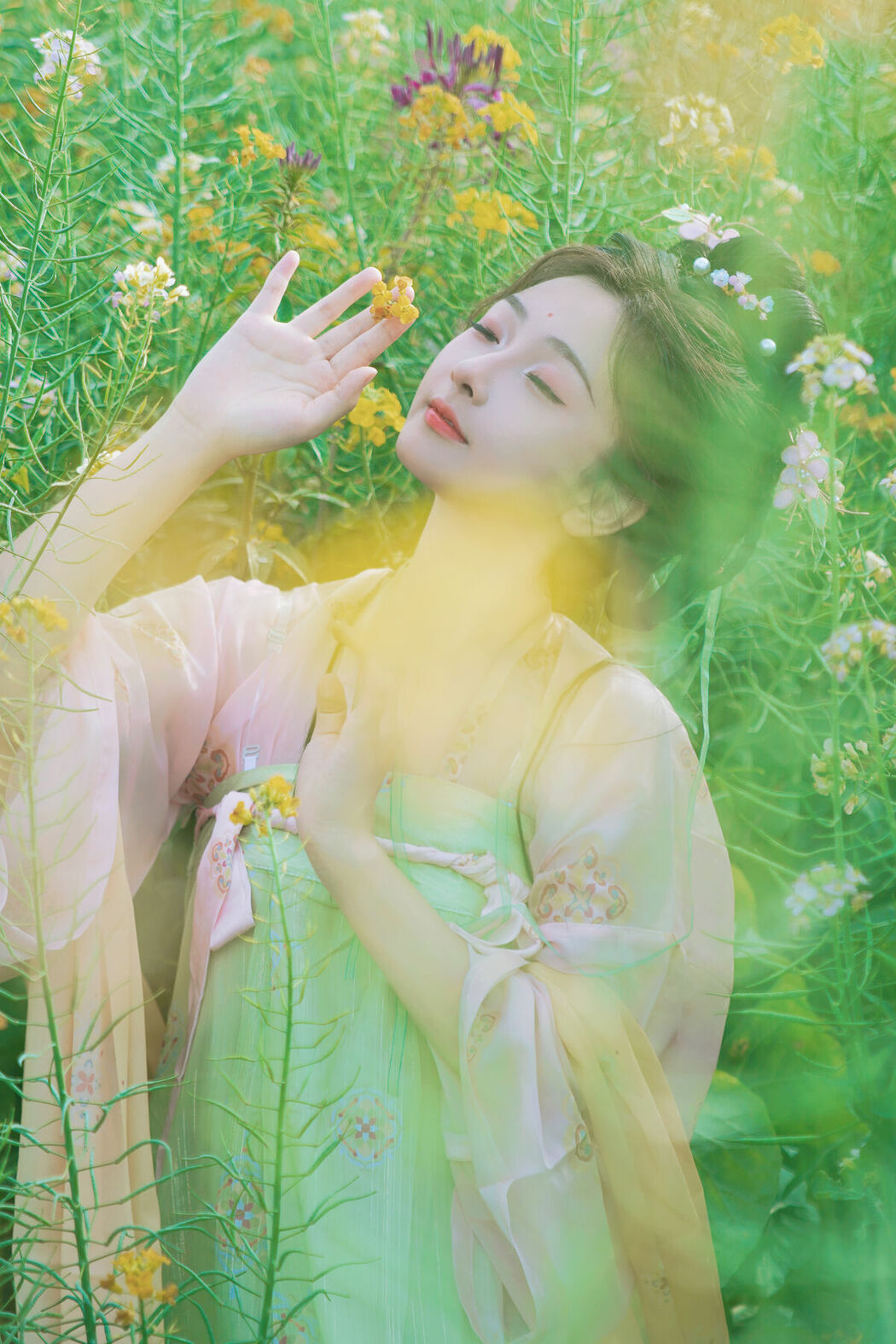 YiTuYu艺图语 Vol.8767 Xuan Wo Ming Zi (48P)