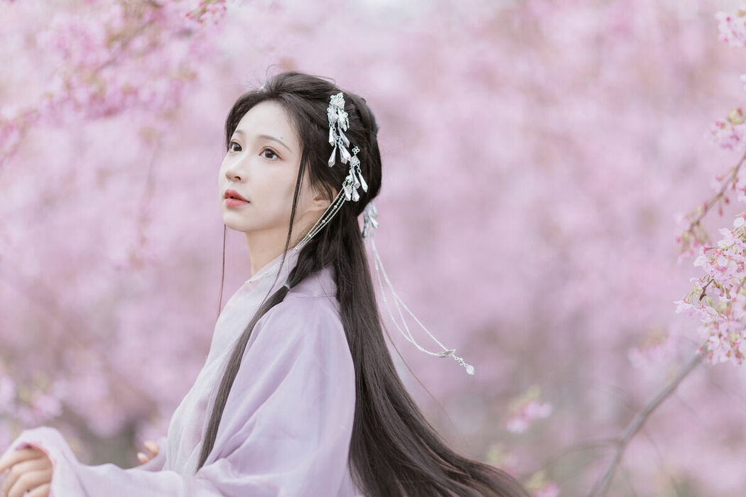 YiTuYu艺图语 Vol.8793 Qi Luo Sheng De Xiao Su Su (19P)