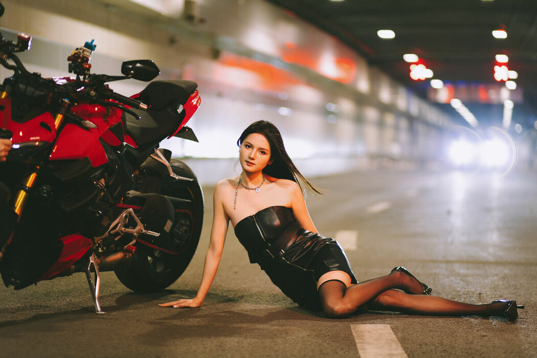 YiTuYu艺图语 Vol.8799 Yi Ming (14P)