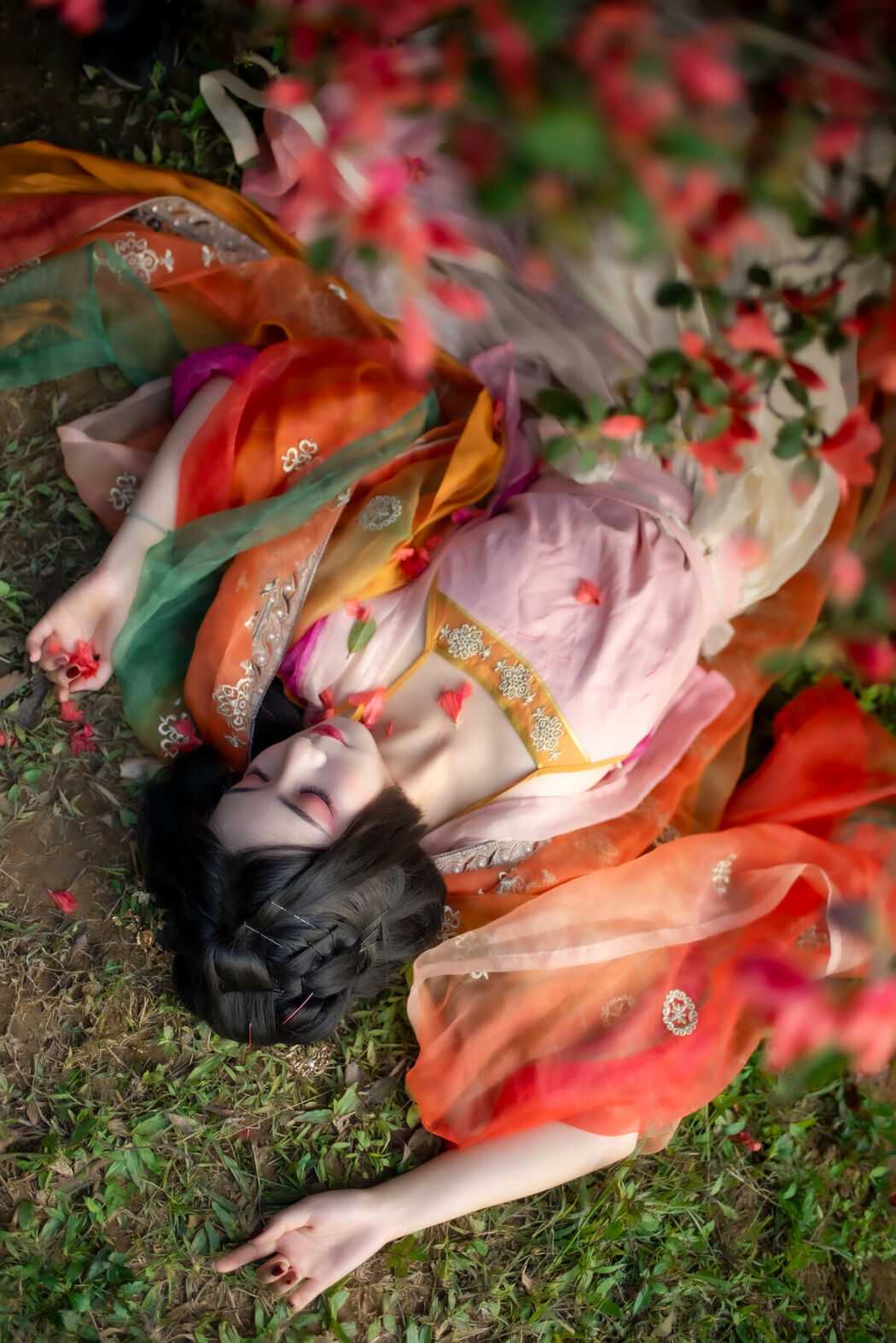 YiTuYu艺图语 Vol.8770 Ling Ji Chu De Mi Tuan (26P)