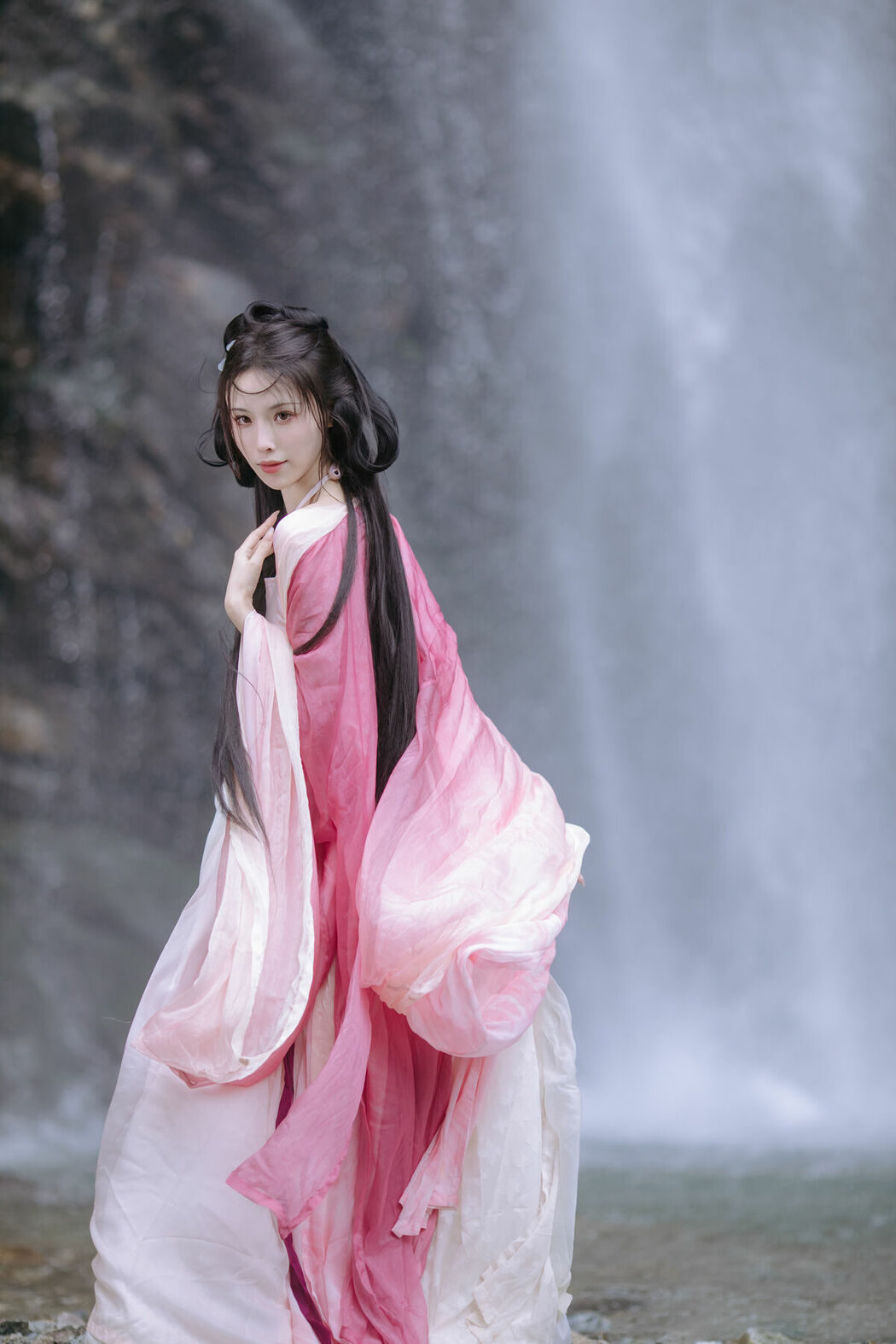 YiTuYu艺图语 Vol.8765 Yi Xiao Zhi Zhi Zhi Zhi (19P)