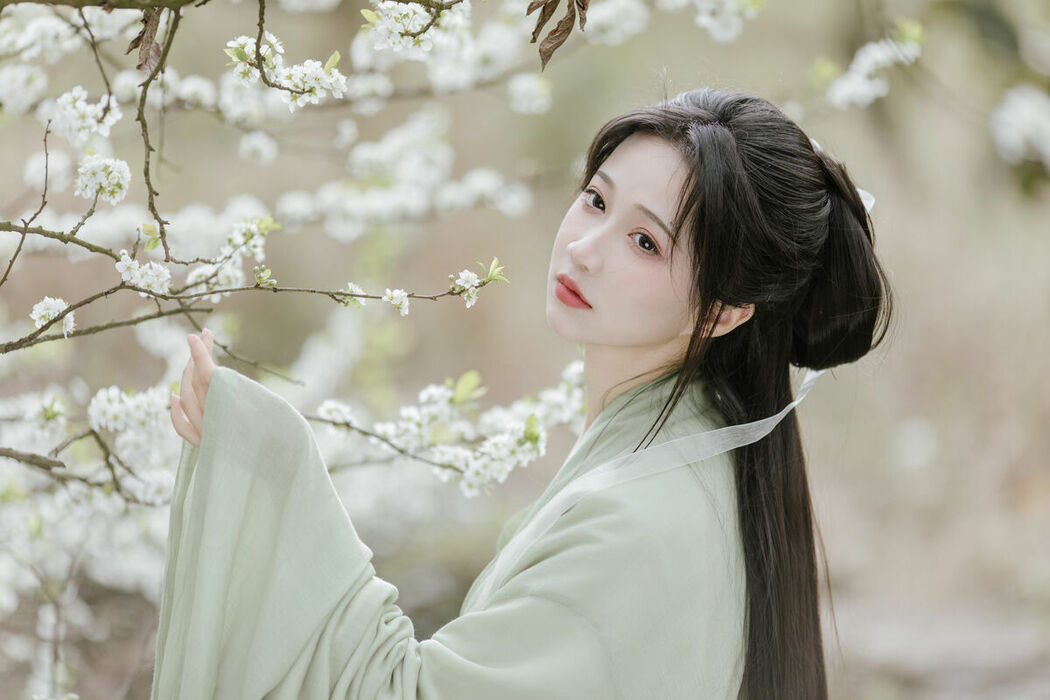 YiTuYu艺图语 Vol.8817 Qi Luo Sheng De Xiao Su Su (21P)