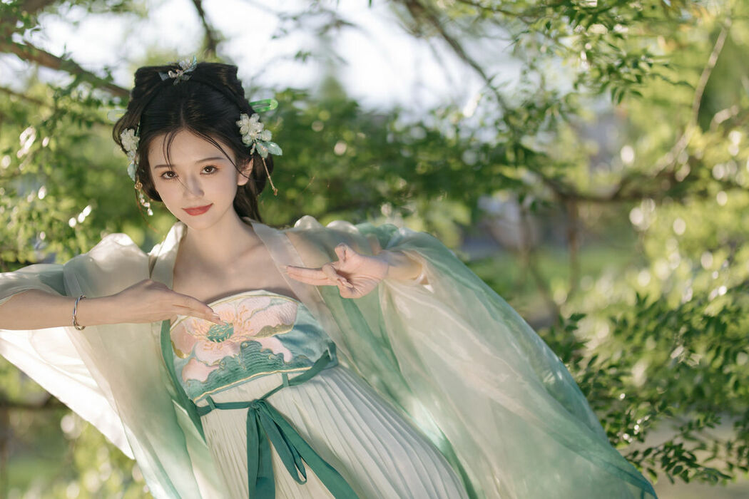 YiTuYu艺图语 Vol.8823 Chi Yan Zai Zhe Li (22P)