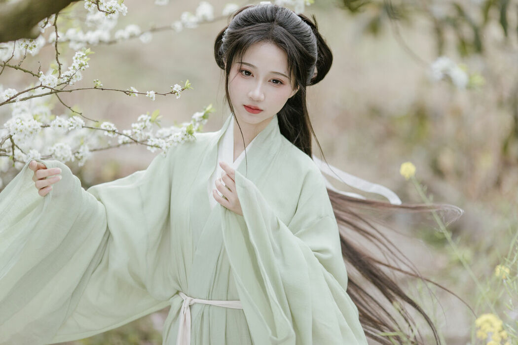 YiTuYu艺图语 Vol.8817 Qi Luo Sheng De Xiao Su Su (21P)