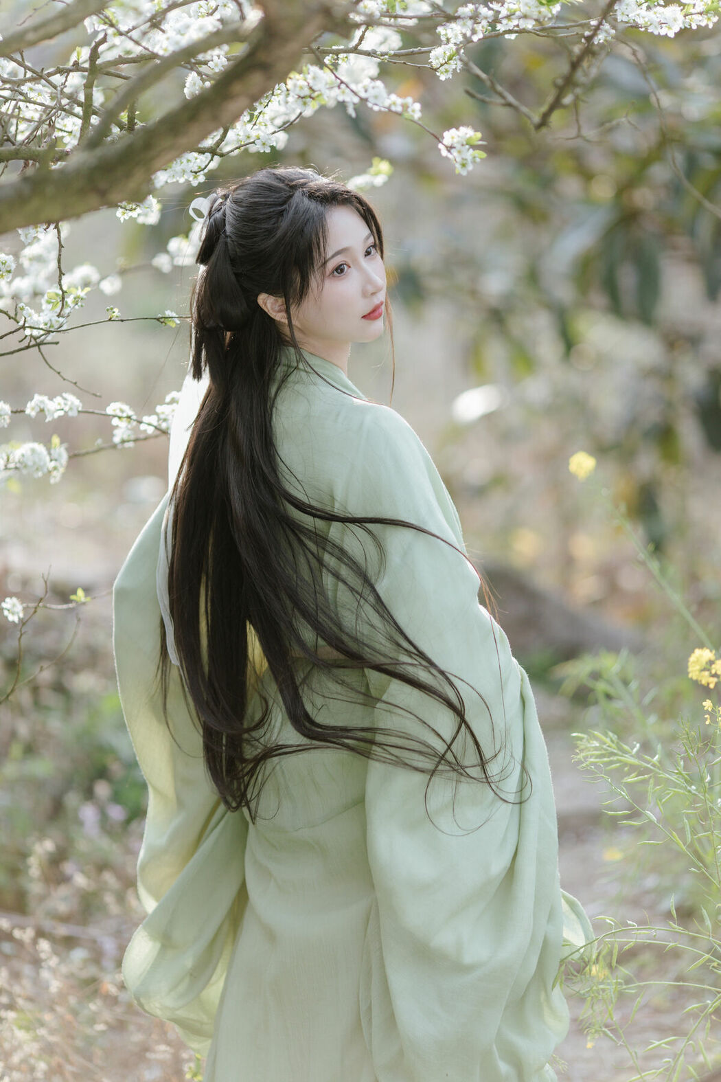 YiTuYu艺图语 Vol.8817 Qi Luo Sheng De Xiao Su Su (21P)