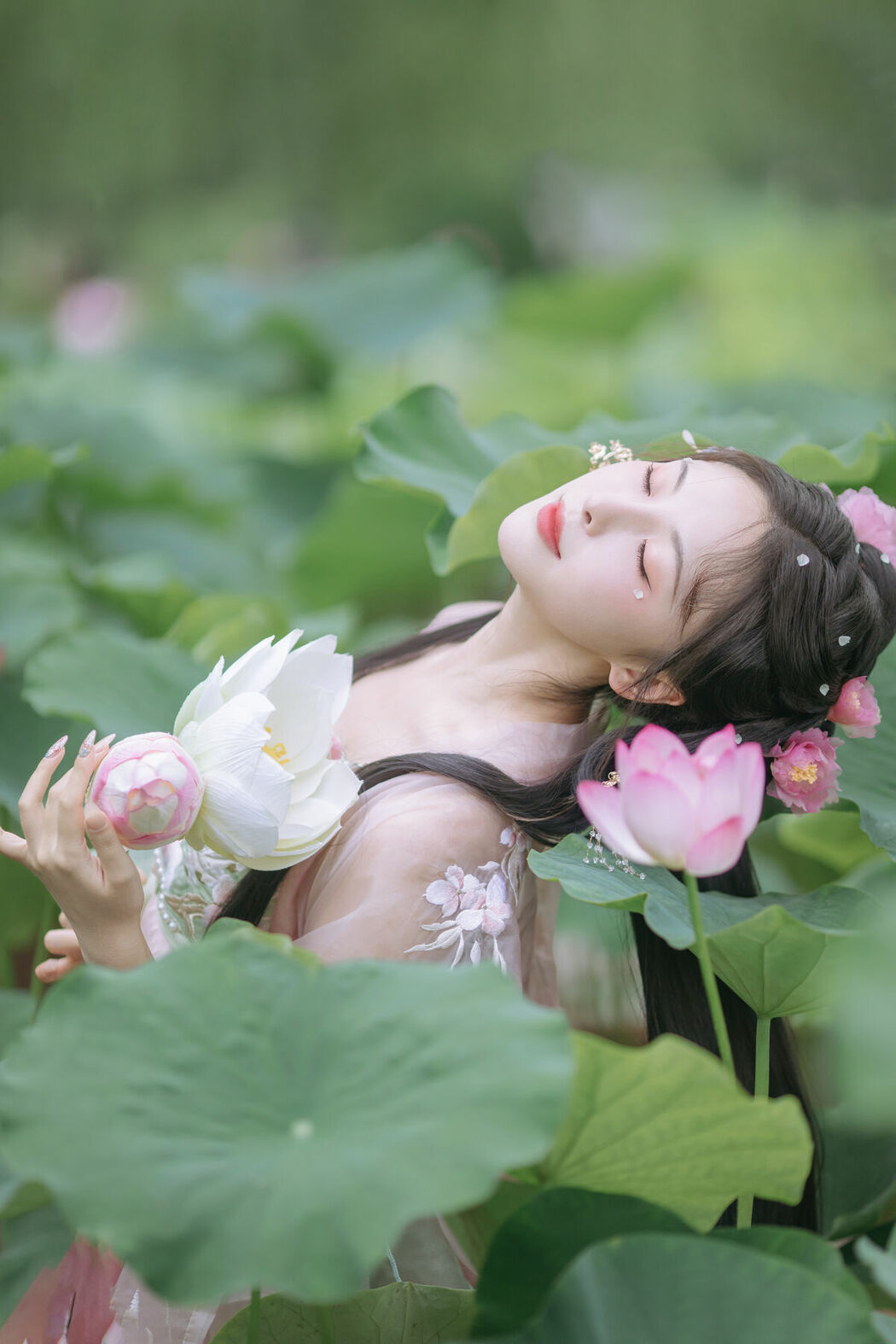 YiTuYu艺图语 Vol.8804 Yi Ming (21P)