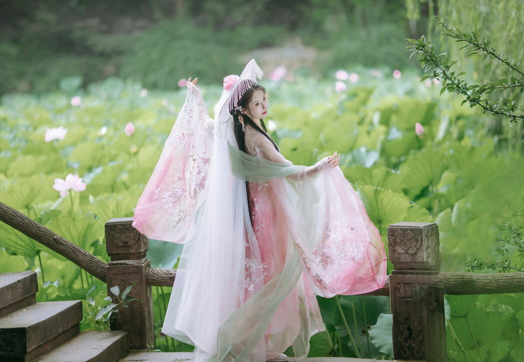 YiTuYu艺图语 Vol.8804 Yi Ming (21P)