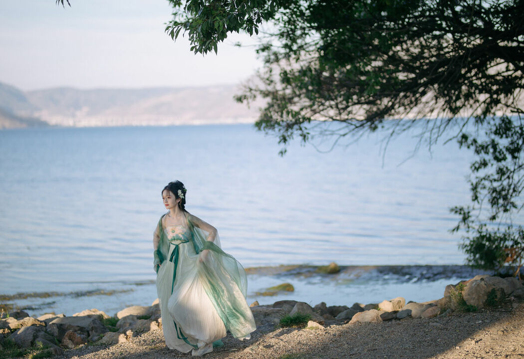 YiTuYu艺图语 Vol.8823 Chi Yan Zai Zhe Li (22P)