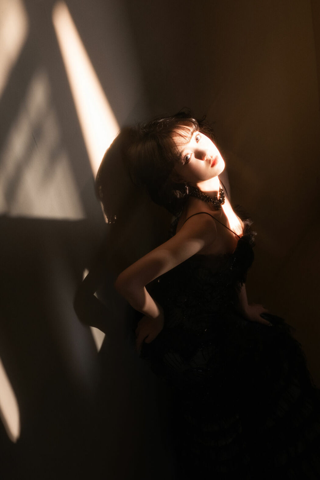 YiTuYu艺图语 Vol.8835 Yi Ming (28P)